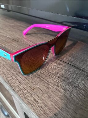 Stylish Two-Tone Turquoise & Pink Women's Sunglasses